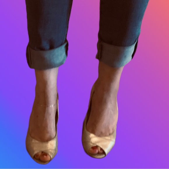 Reaction by Kenneth Cole gold peep toe heels - Picture 3 of 13